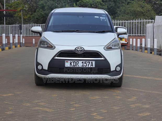 Toyota Sienta 2016 White