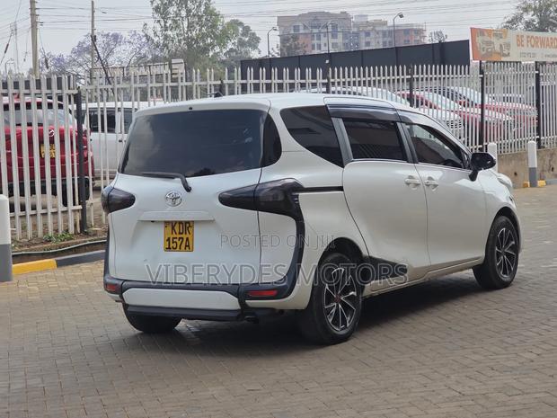 Toyota Sienta 2016 White