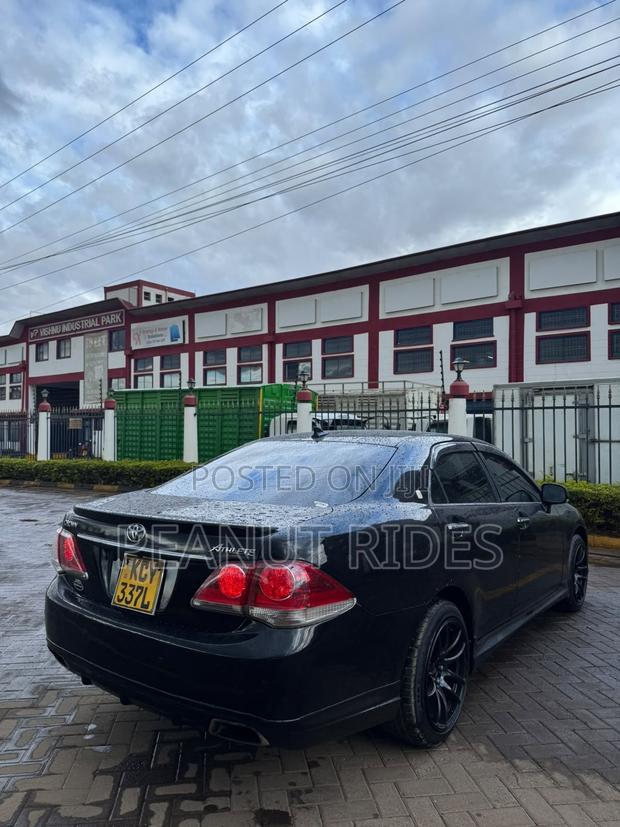 Toyota Crown 2012 Black