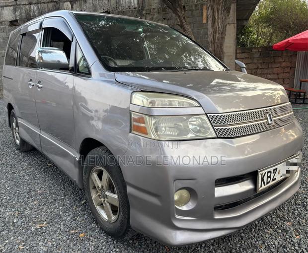 Toyota Voxy 2007 Gray