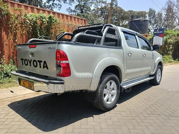 Toyota Hilux 2011 Gray