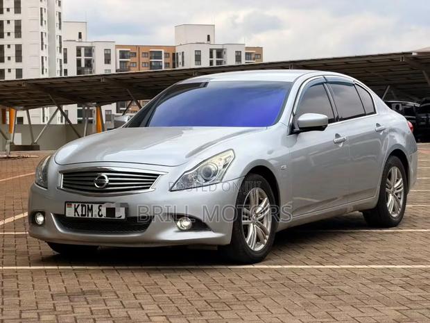 Nissan Skyline 2014 Silver