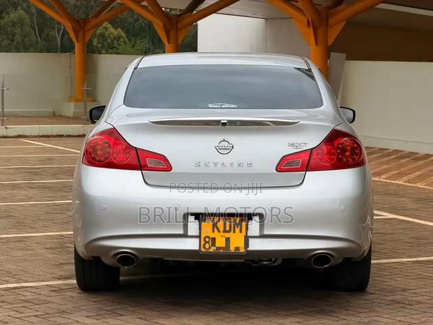 Nissan Skyline 2014 Silver