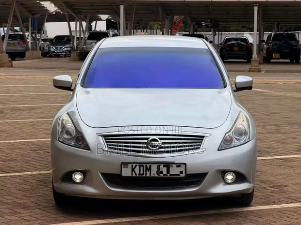 Nissan Skyline 2014 Silver