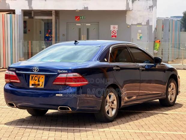 Toyota Crown 2012 Blue