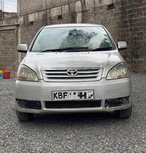 Toyota Ipsum 2003 Silver