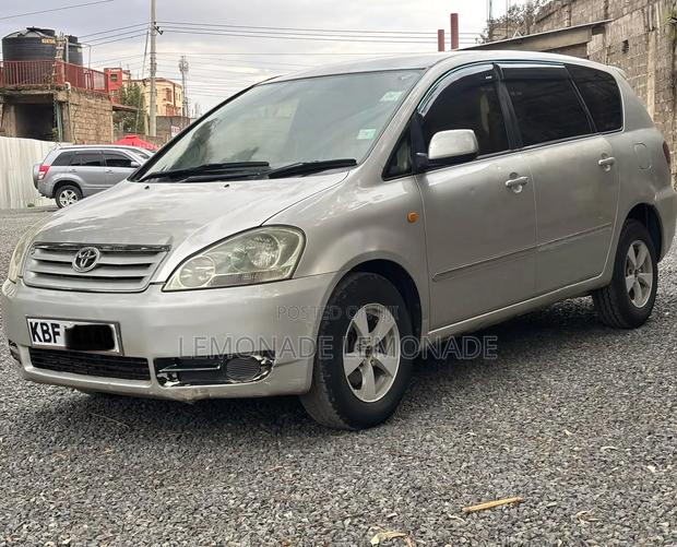 Toyota Ipsum 2003 Silver