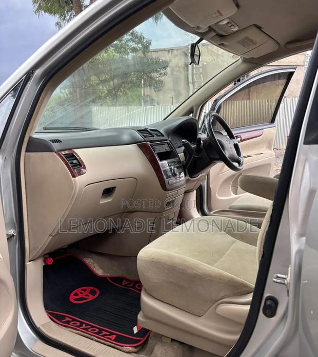 Toyota Ipsum 2003 Silver