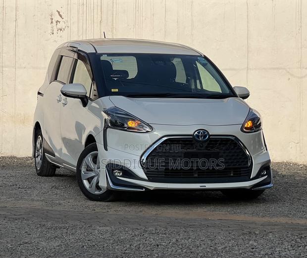 Toyota Sienta 1.5 Hybrid FWD 2020 White