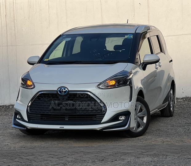 Toyota Sienta 1.5 Hybrid FWD 2020 White