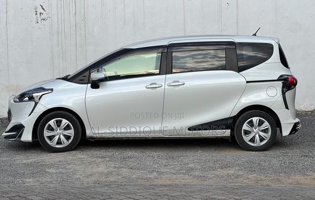 Toyota Sienta 1.5 Hybrid FWD 2020 White