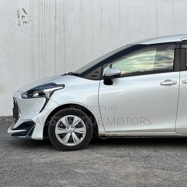Toyota Sienta 1.5 Hybrid FWD 2020 White