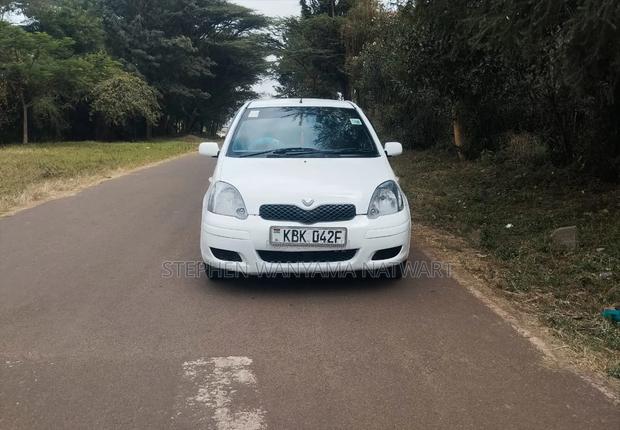 Toyota Vitz 2002 White