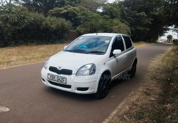 Toyota Vitz 2002 White