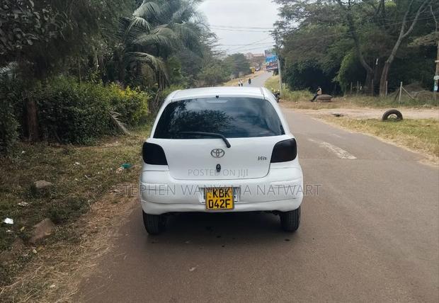 Toyota Vitz 2002 White