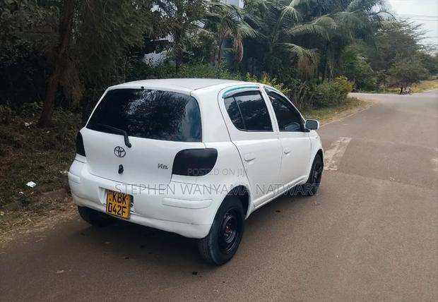 Toyota Vitz 2002 White