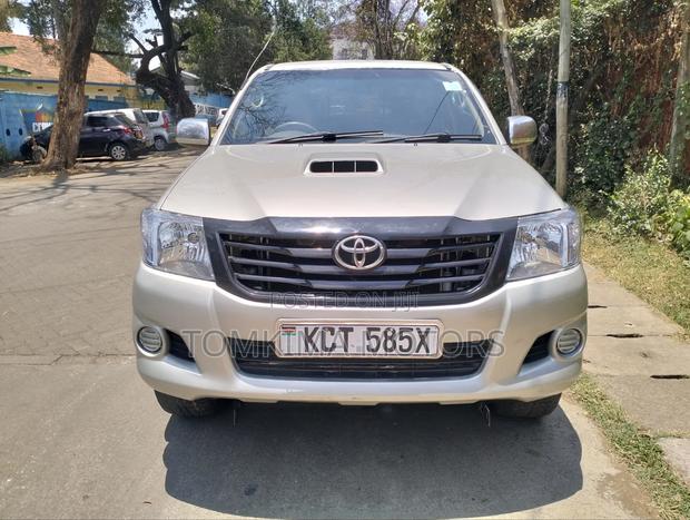 Toyota Hilux 2011 Gray