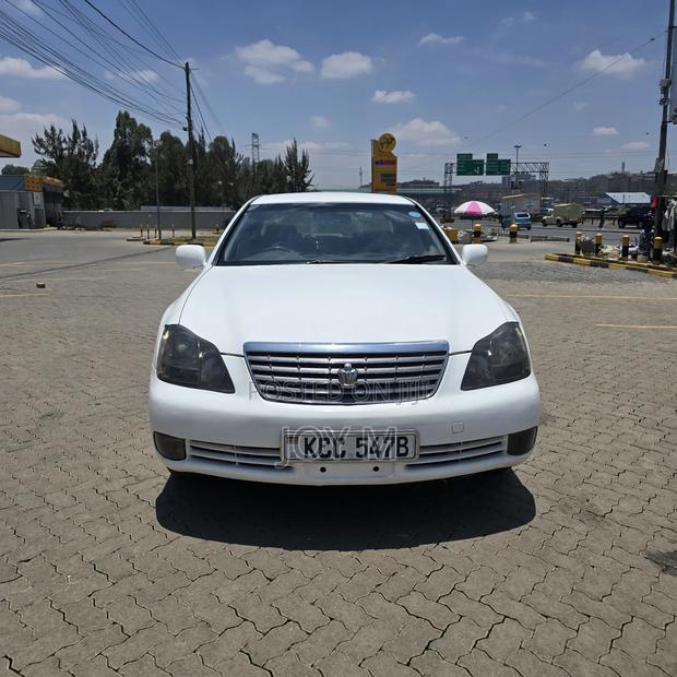 Toyota Crown 2010 White