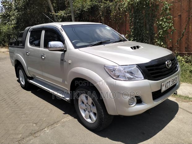 Toyota Hilux 2011 Gray