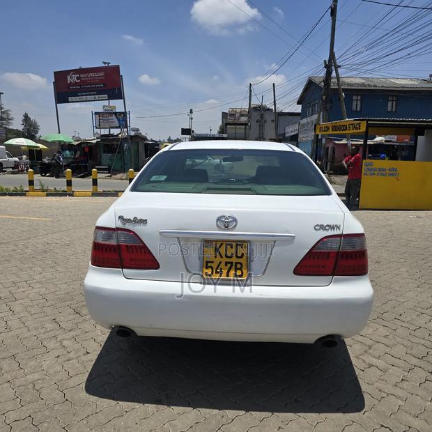 Toyota Crown 2010 White