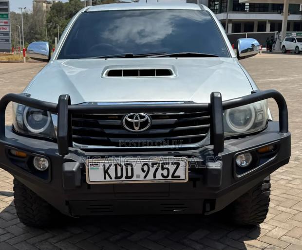 Toyota Hilux 2014 Silver