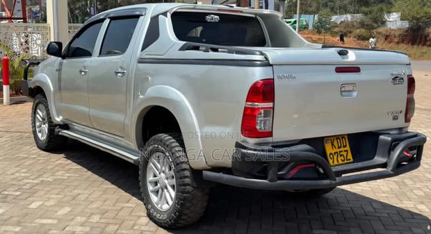 Toyota Hilux 2014 Silver