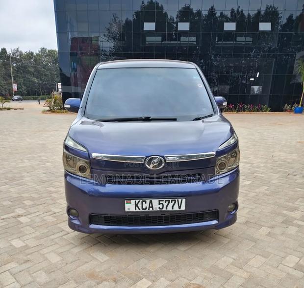 Toyota Voxy 2007 Blue