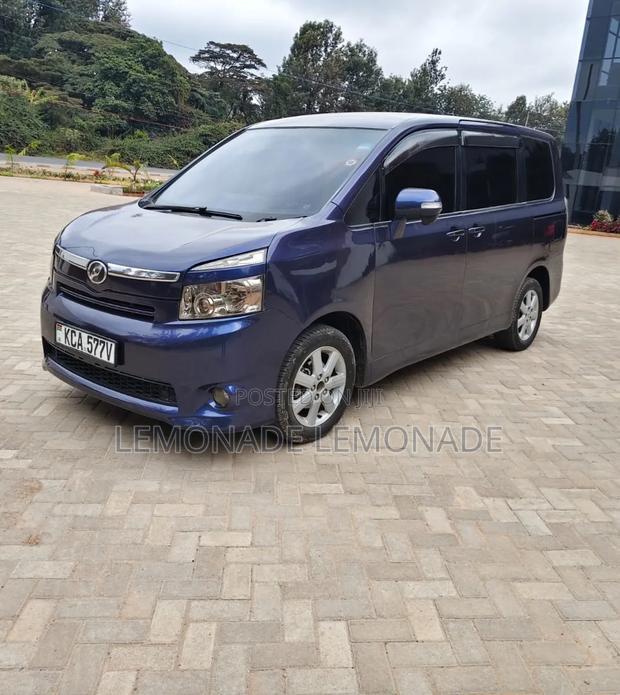 Toyota Voxy 2007 Blue
