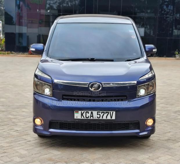 Toyota Voxy 2007 Blue