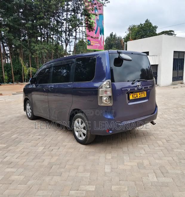 Toyota Voxy 2007 Blue