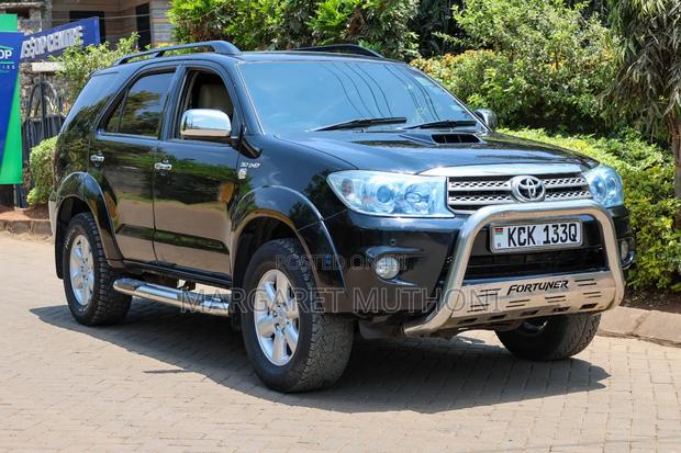 Toyota Fortuner 2010 Black