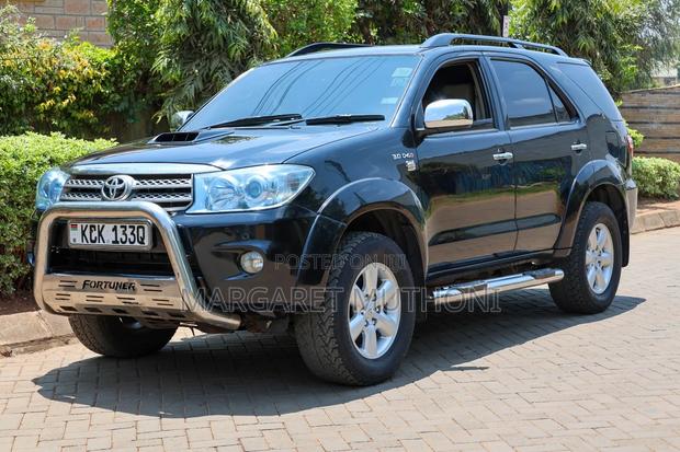 Toyota Fortuner 2010 Black