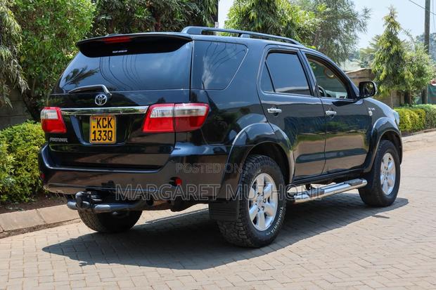 Toyota Fortuner 2010 Black