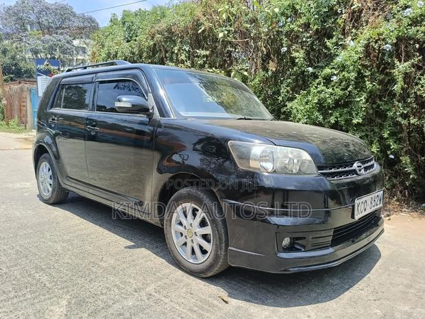 Toyota Corolla Rumion Hatchback 1.5 FWD 2011 Black