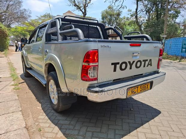 Toyota Hilux 2011