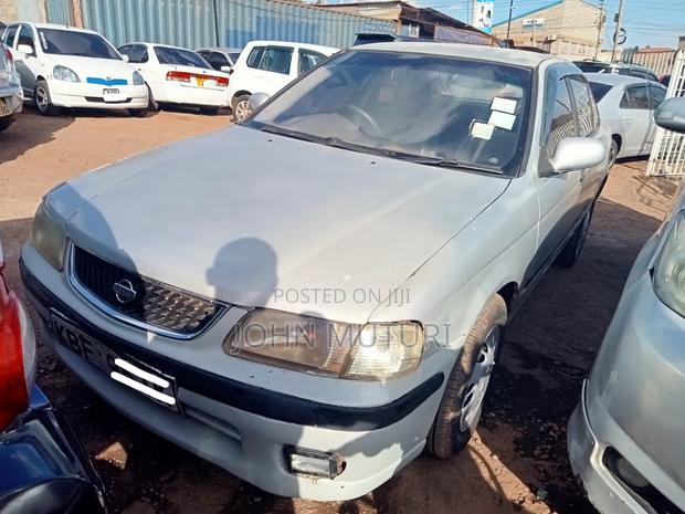 Nissan Sunny 2004 Silver