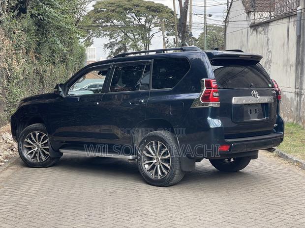 Toyota Land Cruiser Prado 2018 Blue
