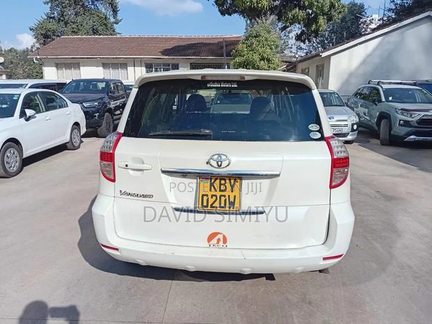 Toyota Vanguard 2008 White