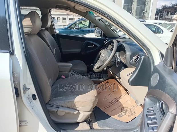 Toyota Vanguard 2008 White