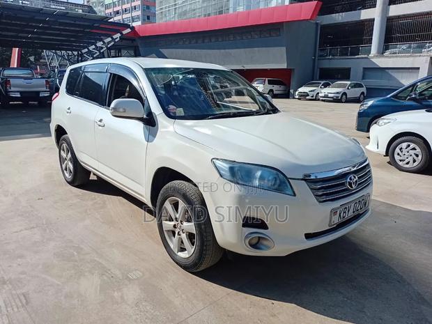 Toyota Vanguard 2008 White