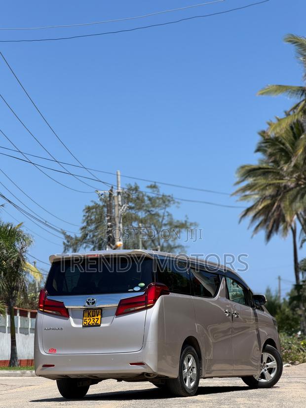 Toyota Alphard 2018 Beige