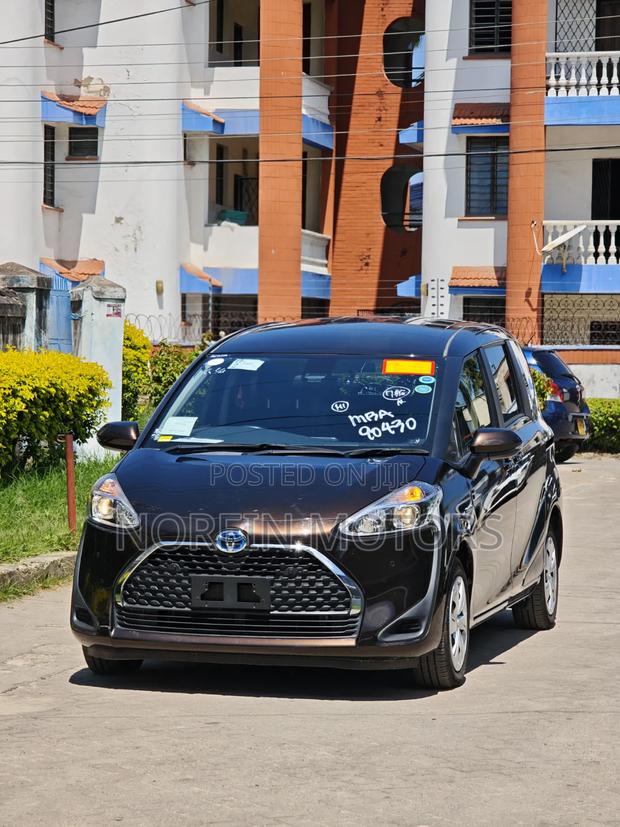 Toyota Sienta 2019 Brown