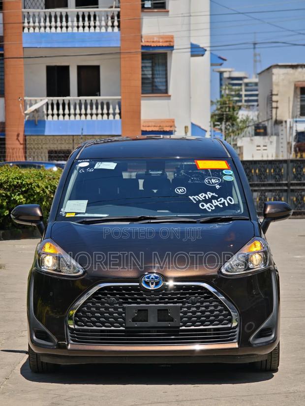 Toyota Sienta 2019 Brown