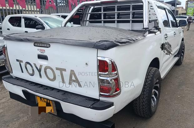 Toyota Hilux 2012 White