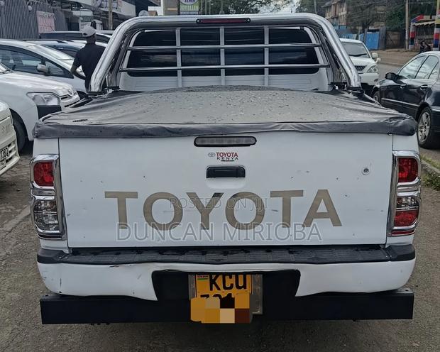 Toyota Hilux 2012 White