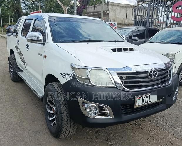 Toyota Hilux 2012 White