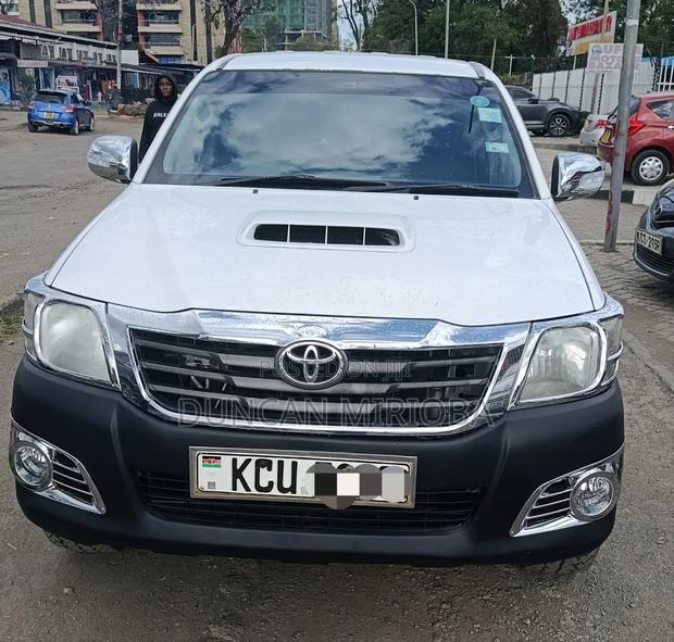 Toyota Hilux 2012 White