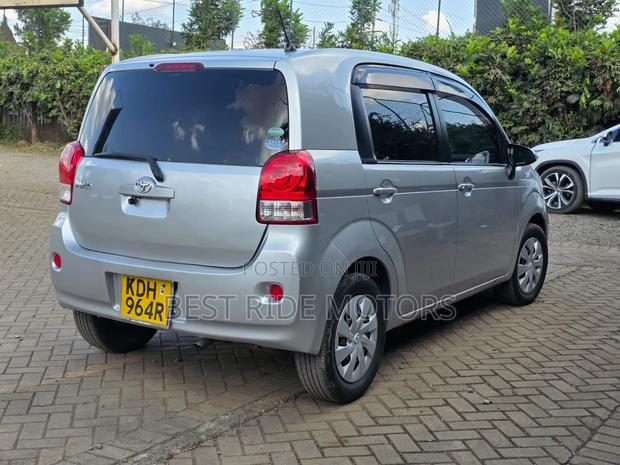 Toyota Porte 1.5 FWD 2015 Silver