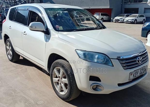 Toyota Vanguard 2008 White