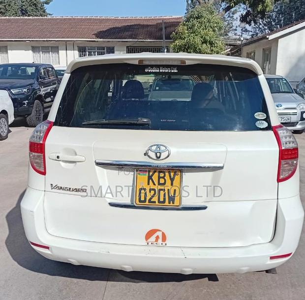 Toyota Vanguard 2008 White